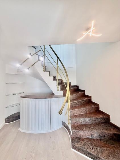 PROPRIETAR închiriez 4 camere duplex