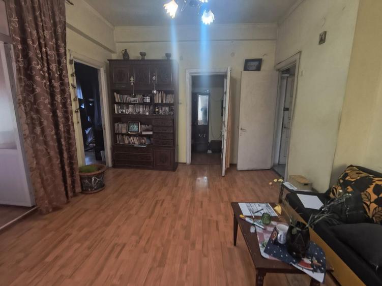 CENTRU VECHI  3 CAMERE, LIBER  75 MP PRET 152900 EURO