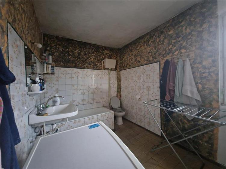Casa P+M, teren 430 mp, pretabila - clinica, gradinita, locuinta - Liceul Triscu
