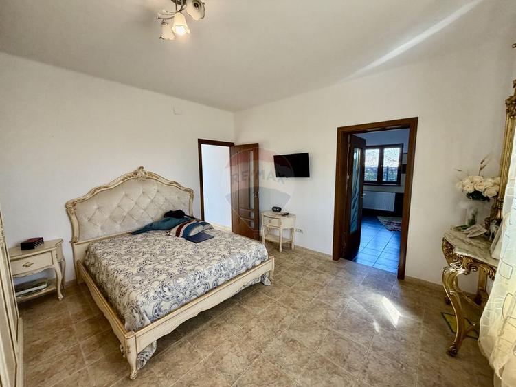 Casă / Vilă cu 5 camere de vânzare Garoafa/Rachitosu