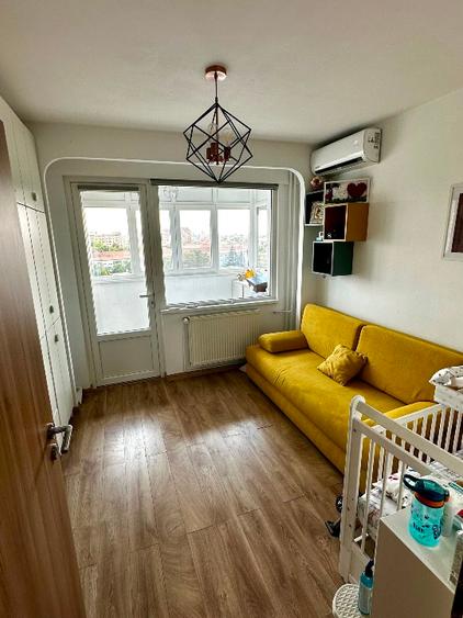 Proprietar vând apartament 4 camere, 84 mp, decomandat, zonă centrală Gh. Lazar