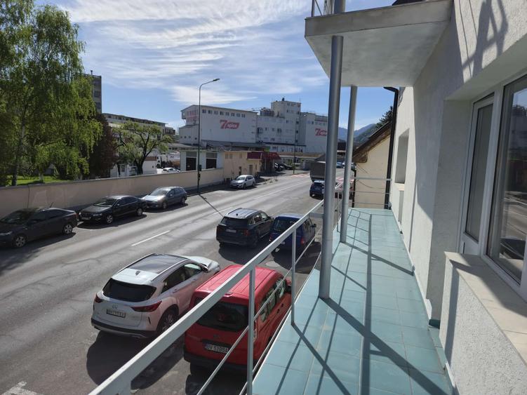 Spatii comerciale de inchiriat
