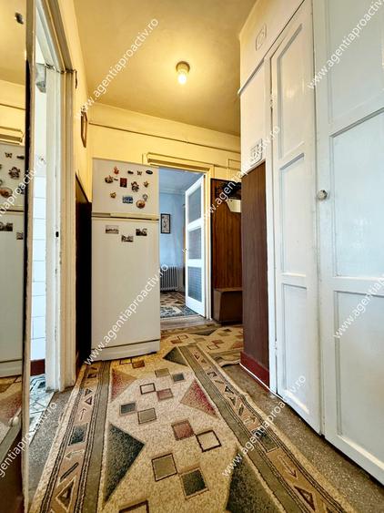 Apartament cu 3 camere zona centrală , stradal, intr-un bloc curat, 69.900 euro