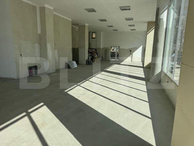 Spatiu comercial, 300 mp, zona Valea Rosie
