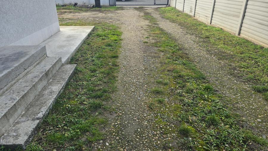 Vand casa in duplex in Deva, semifinisata, zona Garii (peste linia ferata), P+E