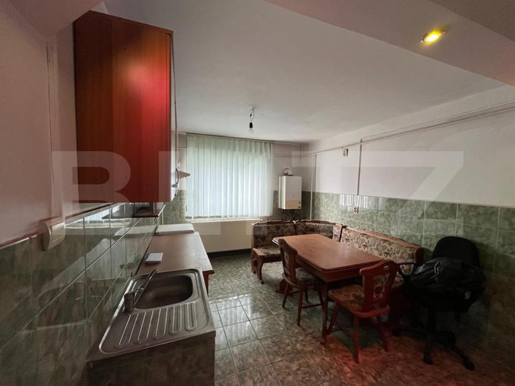 Apartament de vânzare cu 3 camere, 80 mp, Rovinari