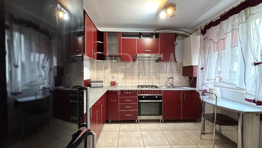 Apartament 4 camere de vanzare in Floresti