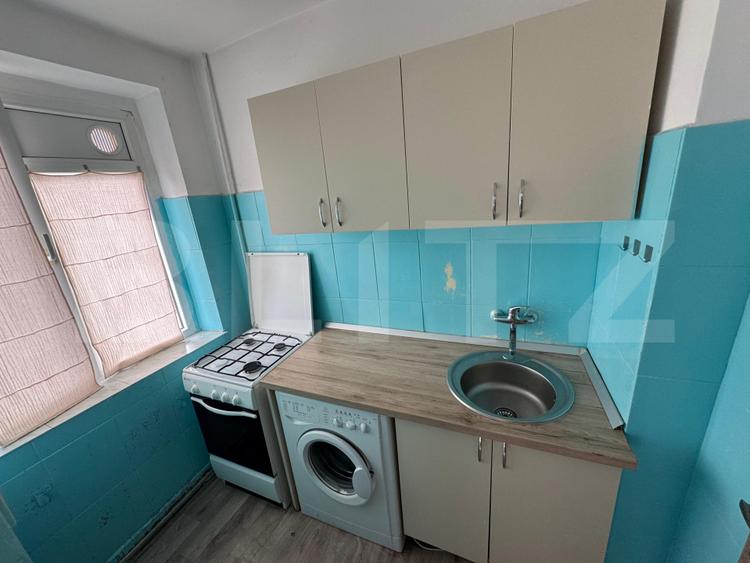 Garsoniera 32mp , Brazda lui Novac, Zona pietei din brazda