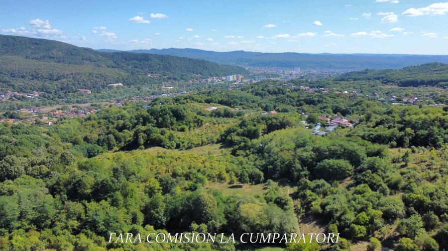 TEREN LANGA ORAS, CADRU NATURAL MINUNAT