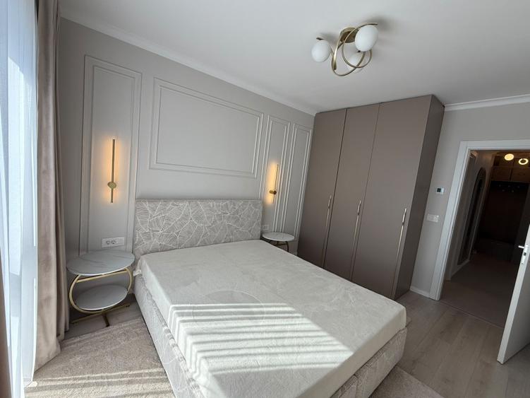 Proprietar vand apartament 2 camere complet mobilat, utilat lux, parcare inclusa