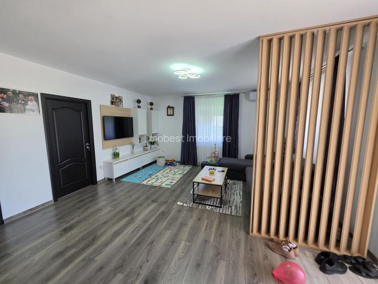 Oportunitate! Casa la sol cu pod amenajat, 4 camere, mobilata utilata, Valu Tr! - 2