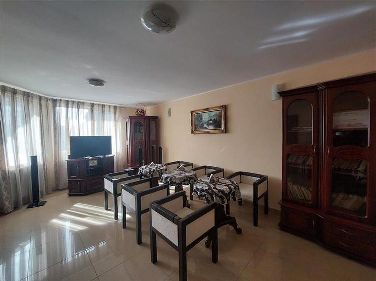 Casa cu 10 camere pentru pensiune sau locuit