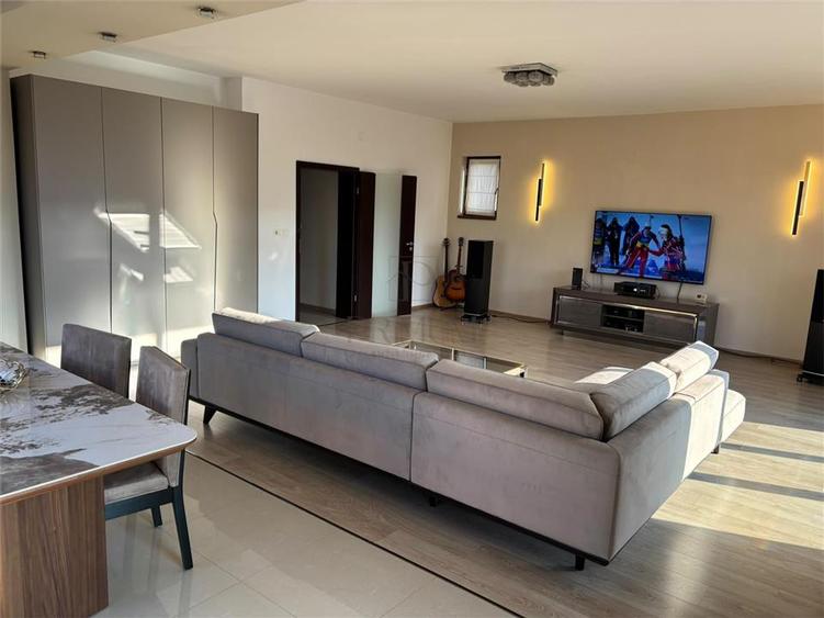 Apartament tip Penthouse | 95 mp | Singur pe nivel | Living 56 mp | Complex rezi