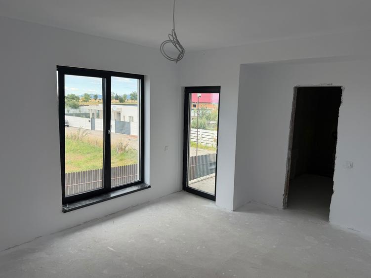 Casa individuala cu 5 camere, teren 450mp, Electroprecizia, Sacele