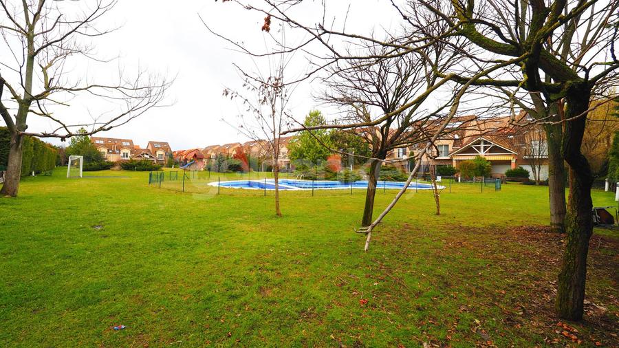 Vila moderna in complex rezidential cu piscina si loc de joaca