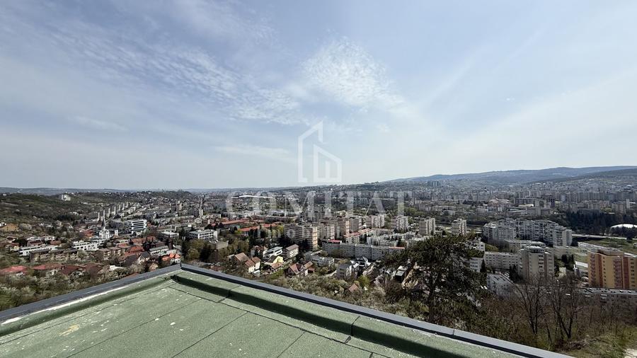 Casă generoasă cu panoramă și 256 mp terasă circulabilă