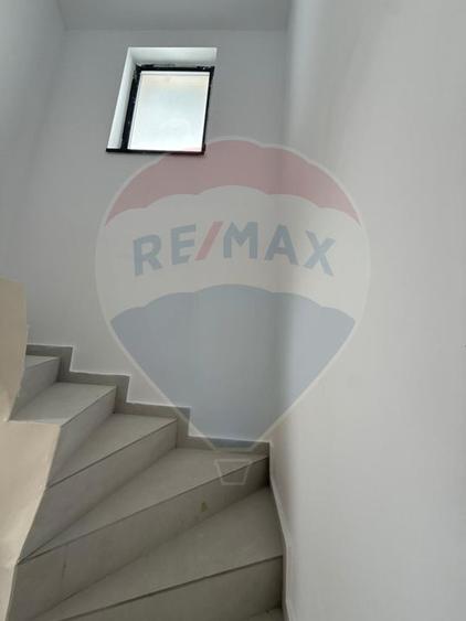 Casă / Vilă cu 4 camere de vânzare în zona Lascar Catargiu