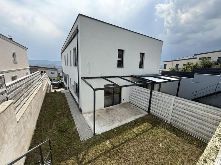Duplex de vanzare 119 mp, garaj, parcare, teren 300 mp, Iris
