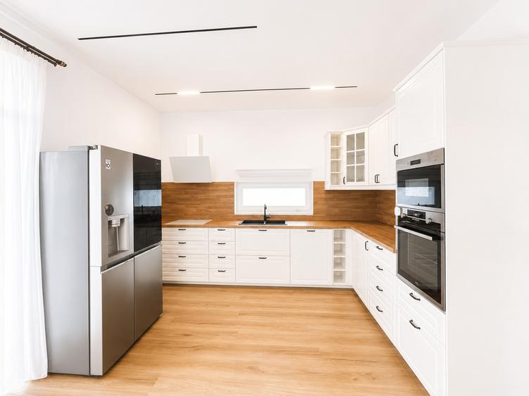 Vila individuala de vanzare 4 camere zona Tunari