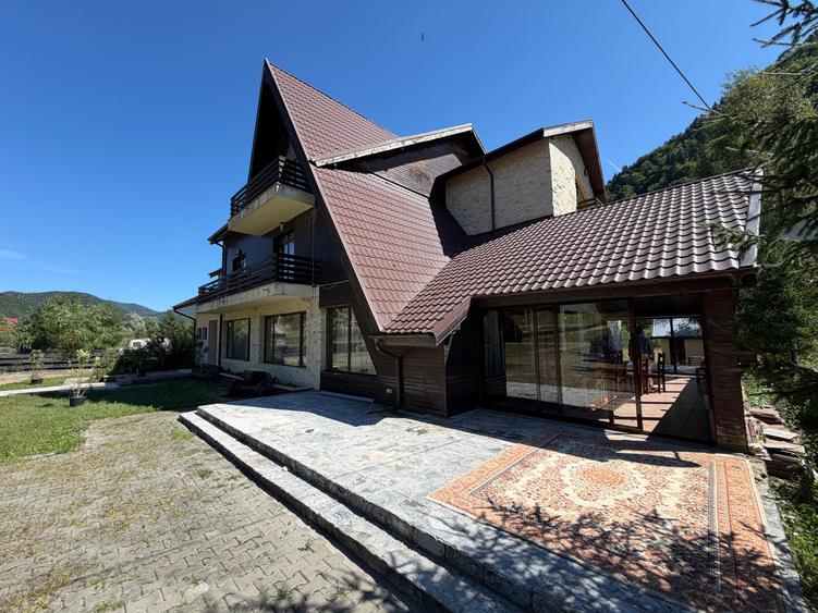 VÂNZARE PENSIUNE AGROTURISTICĂ 4 STELE – LEPȘA TULNICI VRANCEA