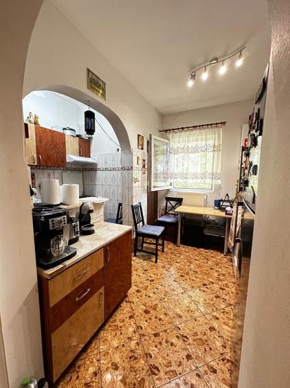 Vila P-ta Unirii cu 4 camere,curte,subsol,Centru civic,parcare,ultracentral.