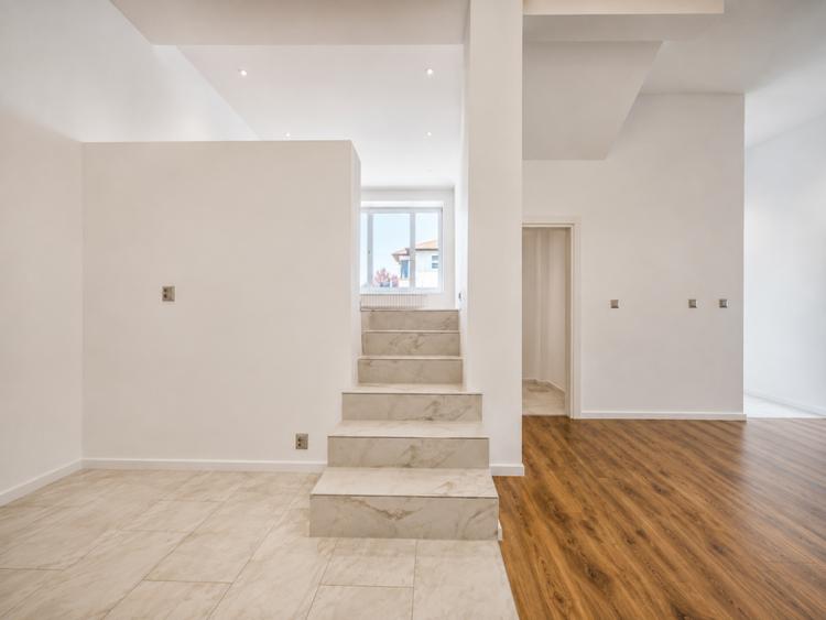 Vila tip duplex complet renovata 2026, Sidney Residence Tunari