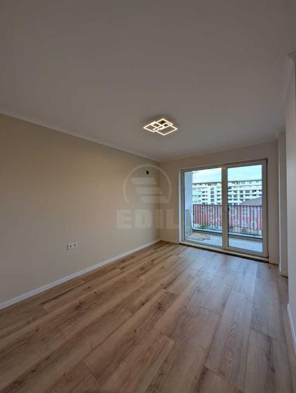 Apartament 3 camere semdecomandat zona Eroilor