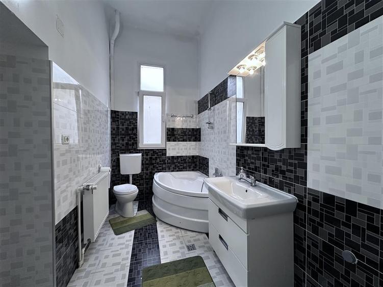 Apartament 3 camere, la casa cu architectura Istorica in Arad, zona Centrala.