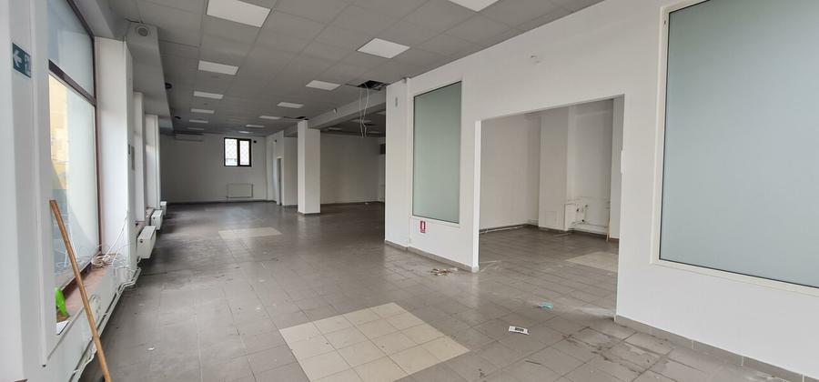 Inchiriez spatiu comercial situat in Strand, in zona de blocuri, suprafata 188m