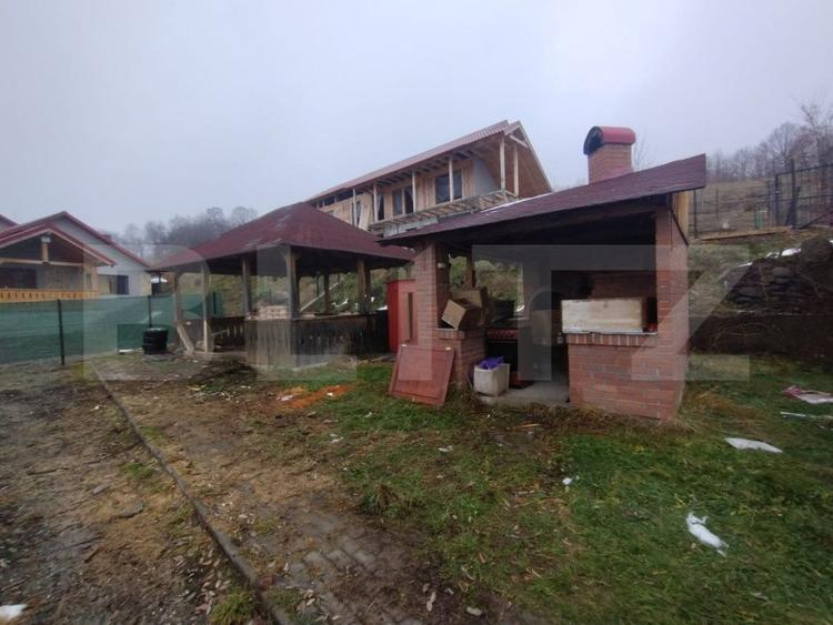 Villa, 500 mp, 7 camere, 3500 mp teren, zona Stramba