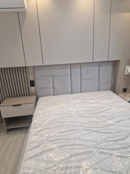 Vând apartament 3 camere, Bulevardul Unirii, etaj 6