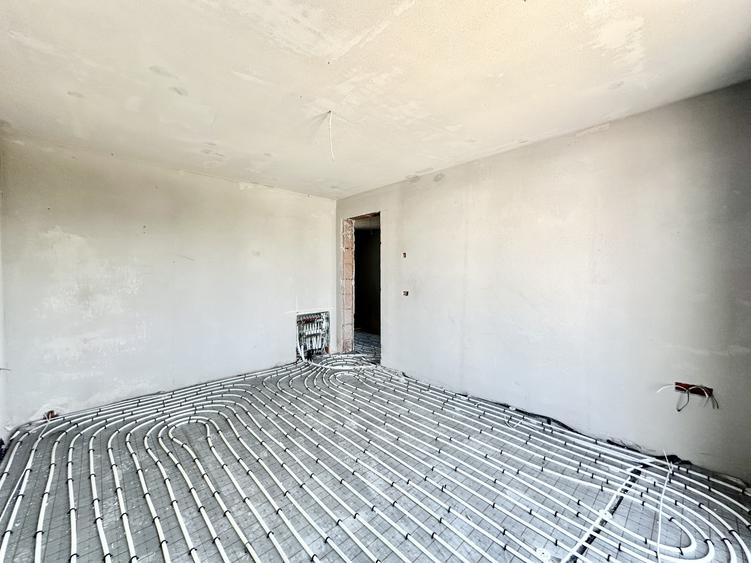 Duplex despartit prin camera tehnica | 4 camere | 115 mp utili | Drumul Boilor