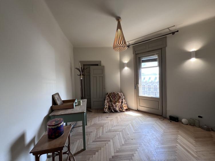 Apartament 3 camere semidecomandat. Palatul Agricola-Fonciera.