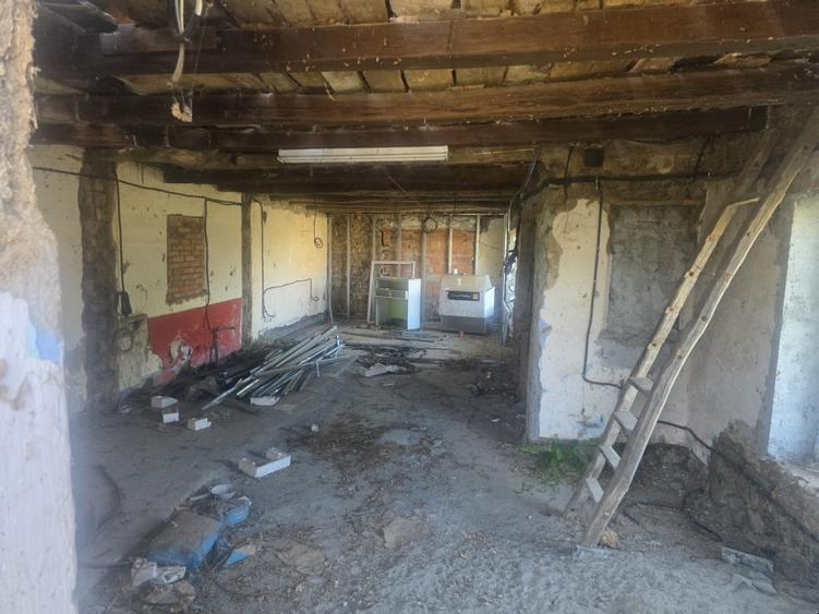 Casă bătrânească cu teren de 1.800 mp , URGENT de vanzare