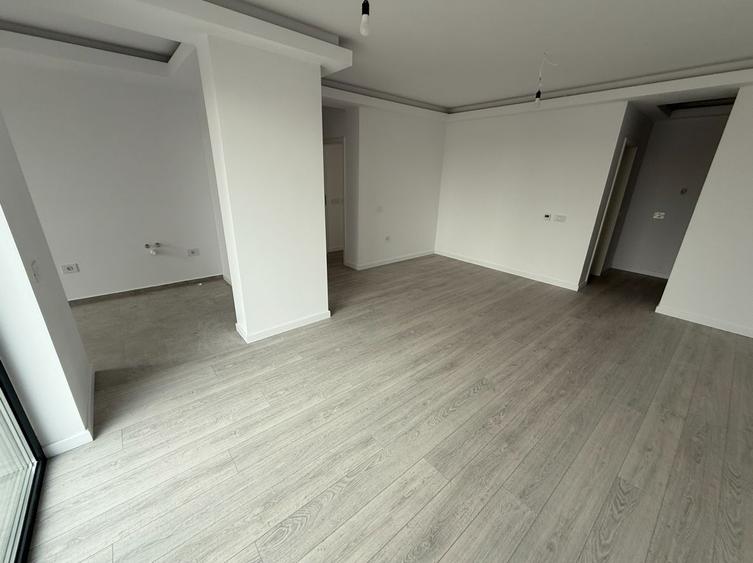 Bloc Nou. Braytim.  Aproape de Lidia. Doua bai. Finalizat.