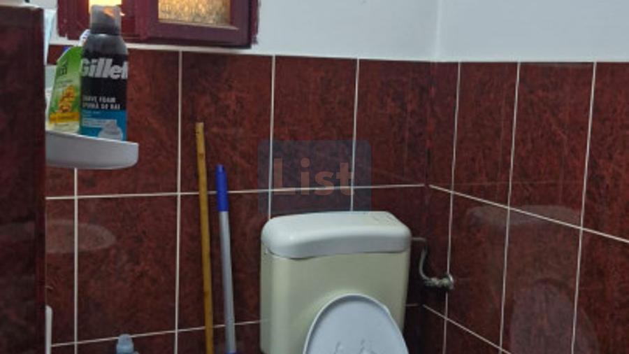 Casa Rogerius singur in curte, amenajata in doua apartamente