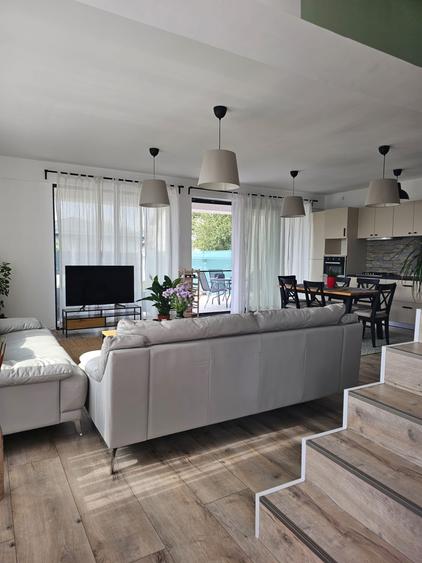 Casa tip duplex de inchiriat