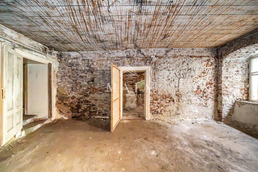 Casă cu 9 camere și curte proprie – Centru Istoric Sibiu
