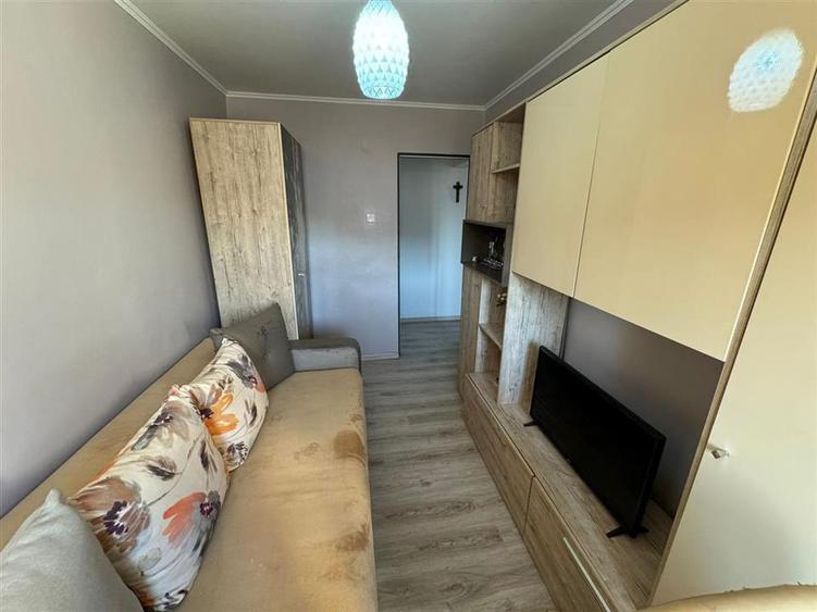 Apartament 4 camere, etaj 3 cu acoperis, nemobilat