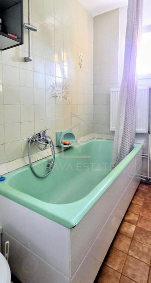 Apartament 3 camere, 2 bai, balcon, zona UMF