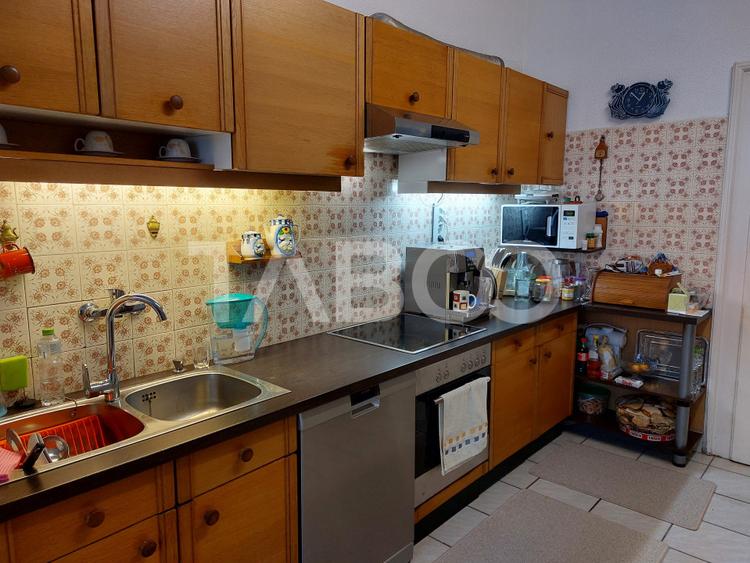 Casa si curte pretabila pentru 2 familii 980 mp teren liber Cisnadie