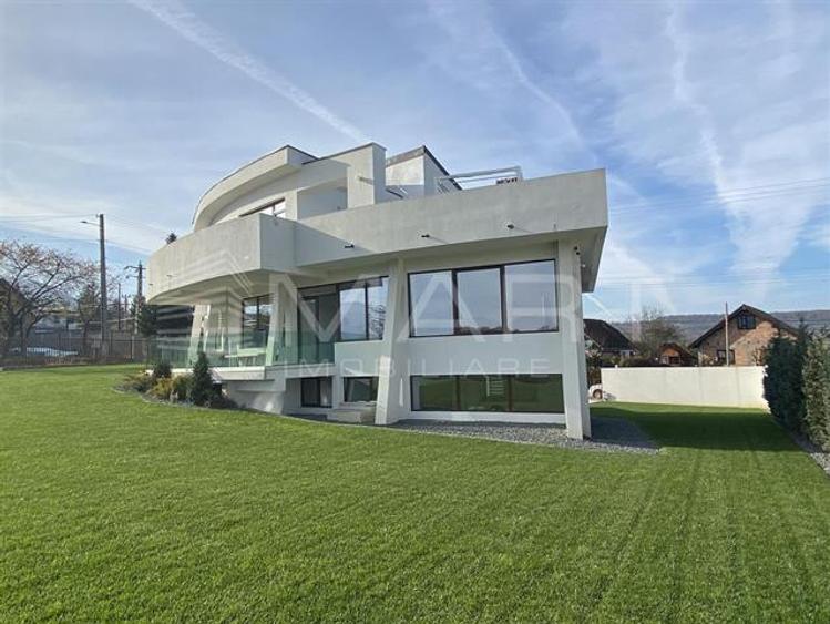Vila de lux 5 camere +1500mp teren Cisnadie
