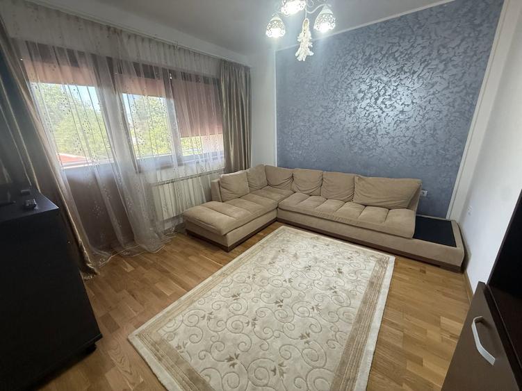 De închiriat apartament 3 camere 85 mp + terasa etaj 1