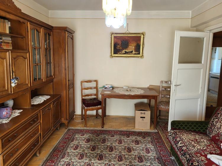 Apartament 2 camere, etaj 1, zonă gara Focsani.