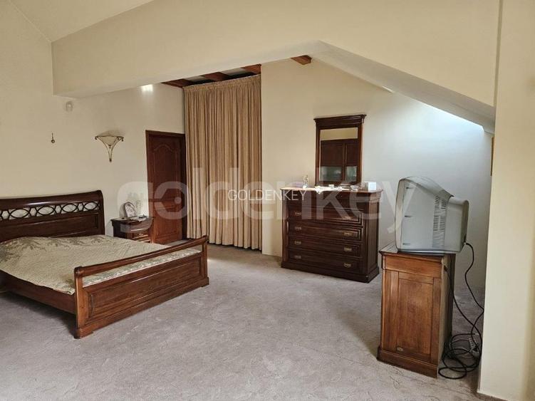 Vila individuala cu 8 camere | piscina | 2 garaje | 888mp teren