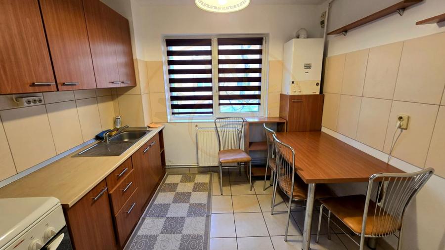 De inchiriat apartament 3 camere Micro 16 Parter