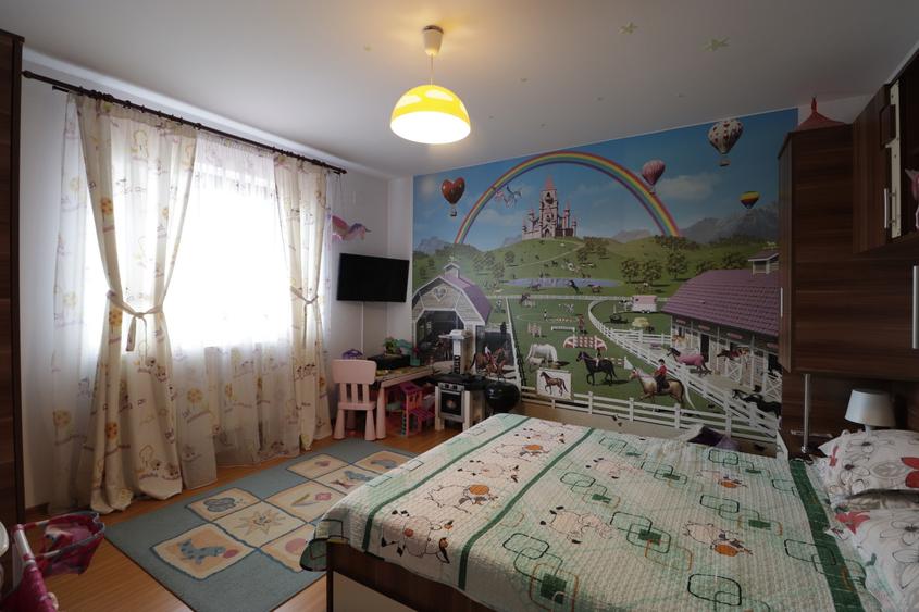 Casă de vânzare în Comarnic | Vilă 261 mp, teren 1.225 mp, priveliște panoramică