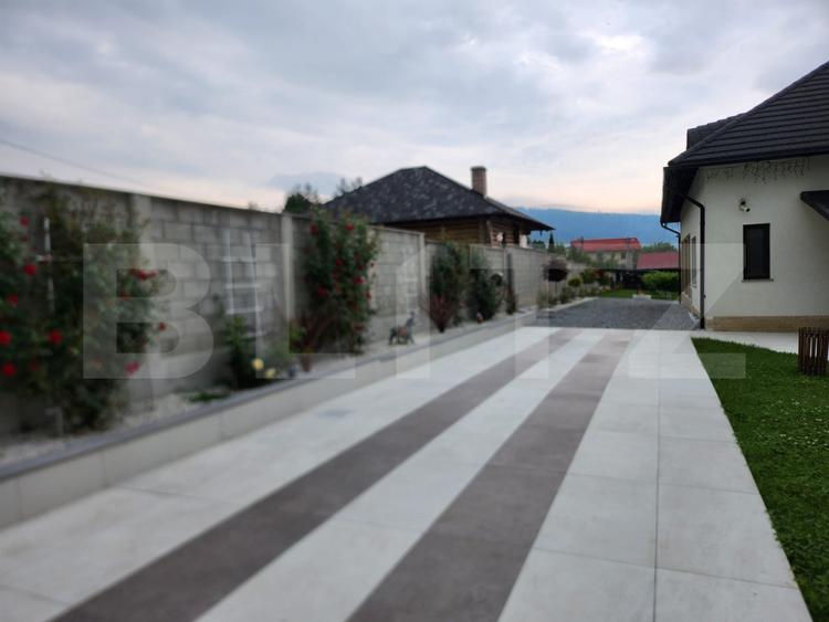Casa individuala, 411 mp,  împreună cu 2000mp teren,  Gura Humorului, zona Toaca