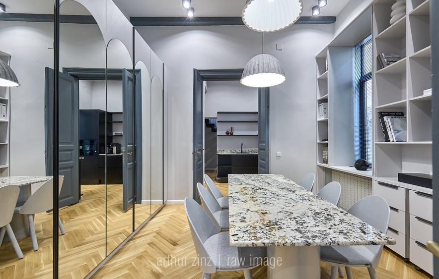 Vila interbelica renovata complet - design minimalist - industrial
