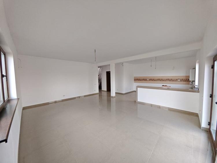 New Casa Corbeanca P+1+Mansarda 4 dormitoare 330 mp/curte